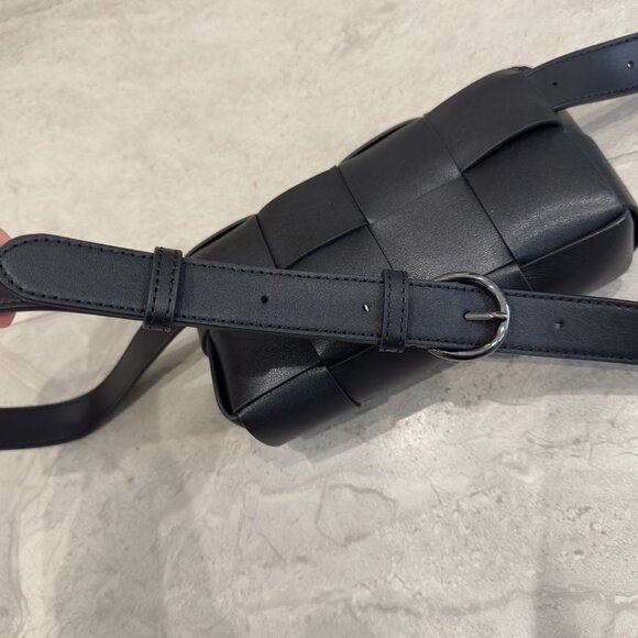 Quince Women's Italian Leather Handwoven Box Belt Bag Black OS - Picture 10 of 14